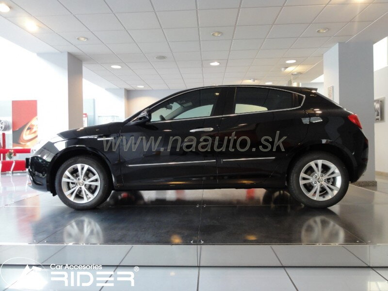 Ochranné lišty dverí Alfa Romeo Giulietta od 2010R MODEL F-23 Ochranné lišty dverí Alfa Romeo Giulietta od 2010R MODEL F-23